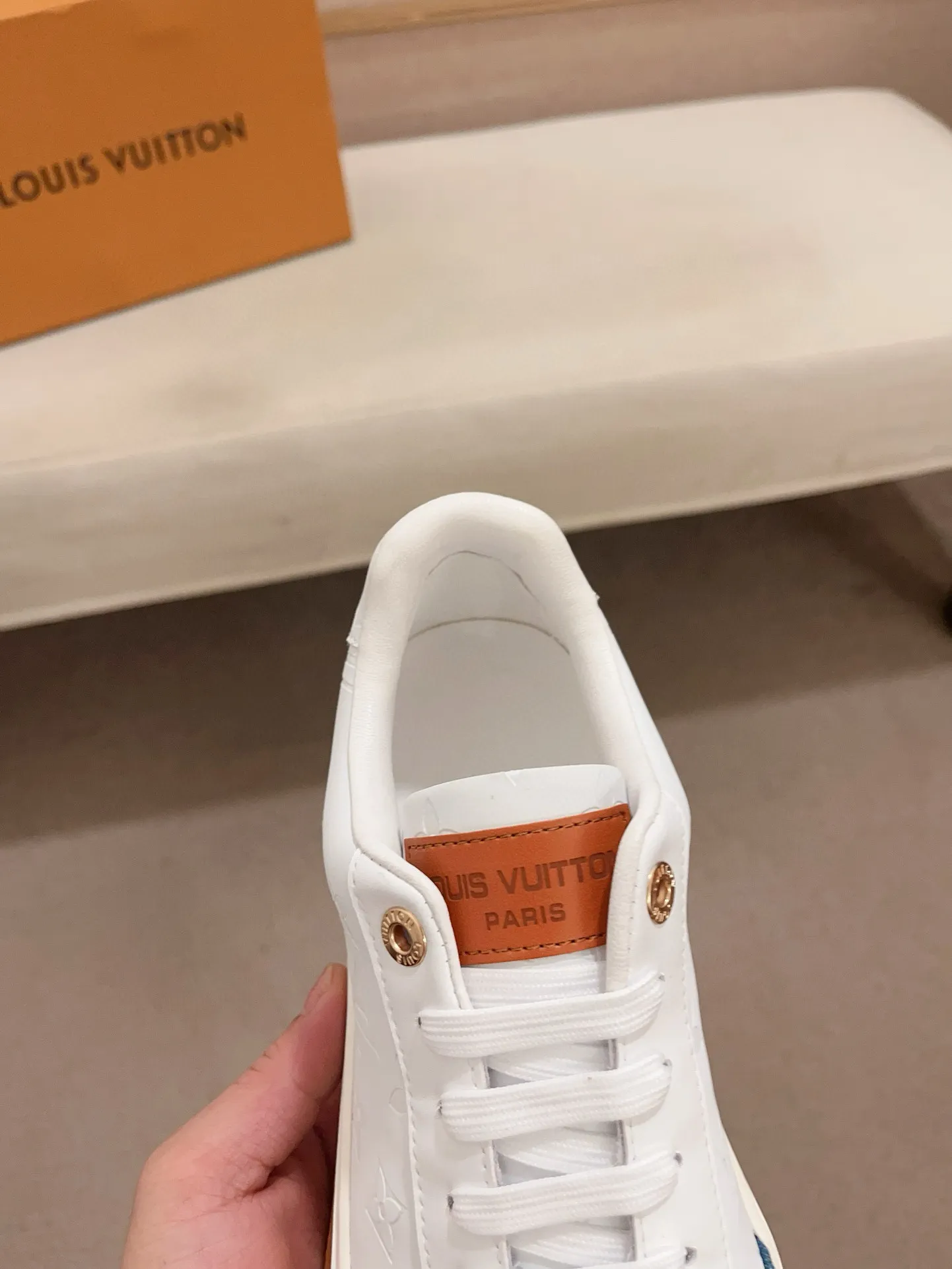 Men's shoes💰 400💰Louis Vuitton (Louis Vuitton/LV) top 🔍🔍 new models are on sale at the same time, the upper 🇮🇹 imported first-layer cowhide from Italy, fully imported sheepskin lining 💪💪, completely 1⃣️ to 1 ⃣️Re-engraved🇮🇹💪💪, ⚠Sole: The original sole is specially provided by the original factory, the exclusive movable molded sole is super comfortable, ⚠The original factory follows the order, 🔍🔍high quality, you can enter and exit the counter at will, welcome to compare⚠. Code number: 38-44. Can be customized for 45 non-refundable!
